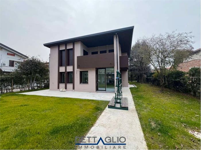 Casa con 6 locali in vendita in via Vittorio veneto, Centro, Dolo