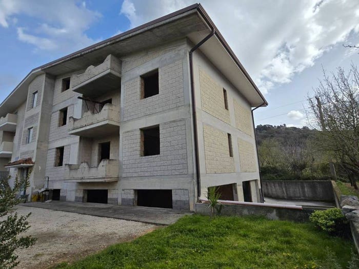 Casa con 6 locali in vendita in Iungito, Montoro