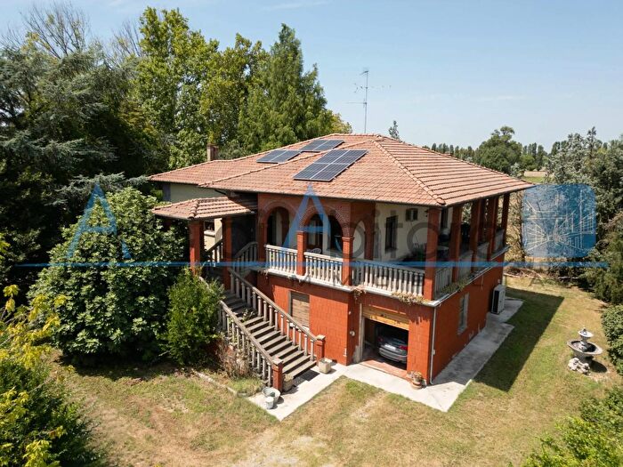 Casa con 10 locali in vendita in Via Nuova, Argelato