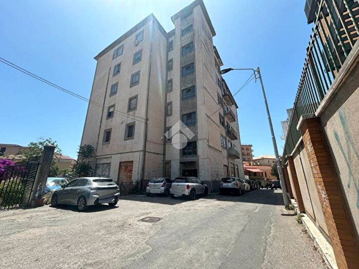 Appartamento con 6 locali in vendita in Via Domenico Romeo, Stadio Pontepiccolo, Catanzaro