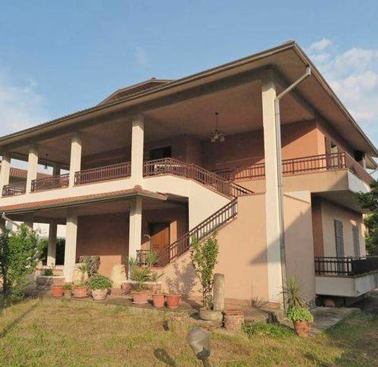 Casa con 6 locali in vendita in Via Piano, Licciana Nardi