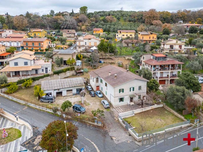 Casa con 6 locali in vendita in Via Giuseppe Di Vittorio, Talocci, Fara in Sabina
