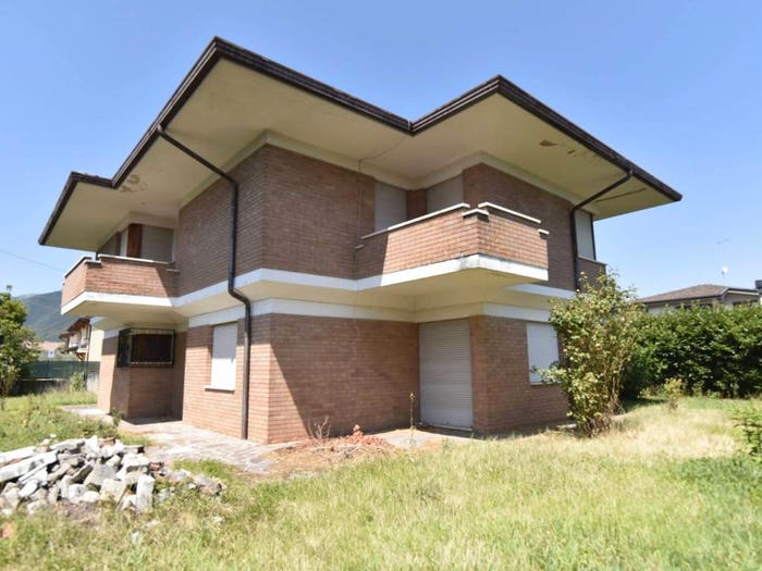 Casa trilocale in vendita in Via Col Moschin, Centro, Bassano del Grappa