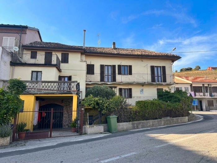 Casa con 6 locali in vendita in Via Settembre, Borgonovo, Neive