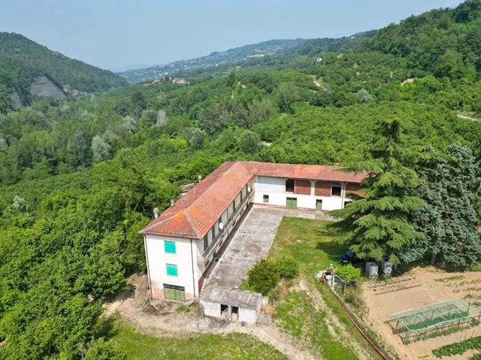 Casa con 6 locali in vendita in Cravanzana
