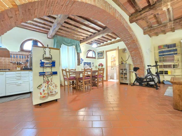 Casa con 6 locali in vendita in Camaiore Paese, Camaiore