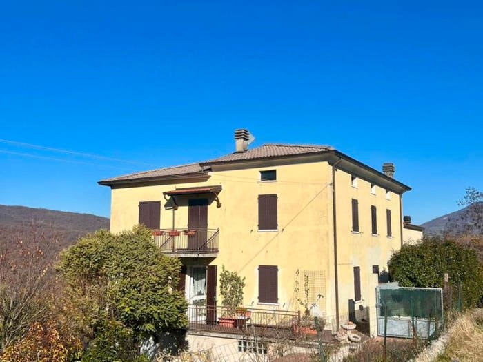 Casa con 6 locali in vendita in Località Geminiani, Varsi