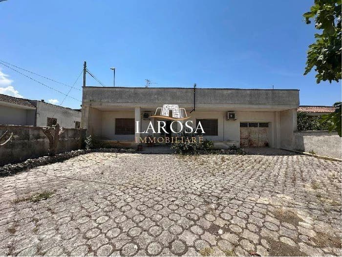 Casa con 6 locali in vendita in Via Giovanni Gnocchi, Centro, Melendugno
