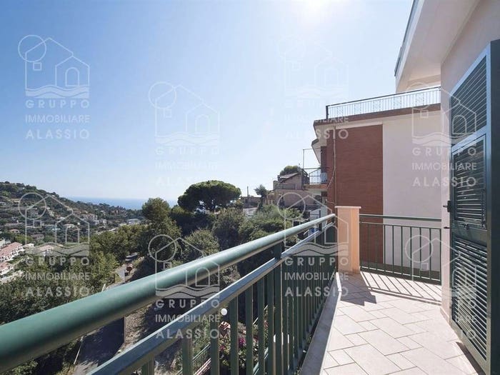Appartamento trilocale in vendita in Moglio, Alassio