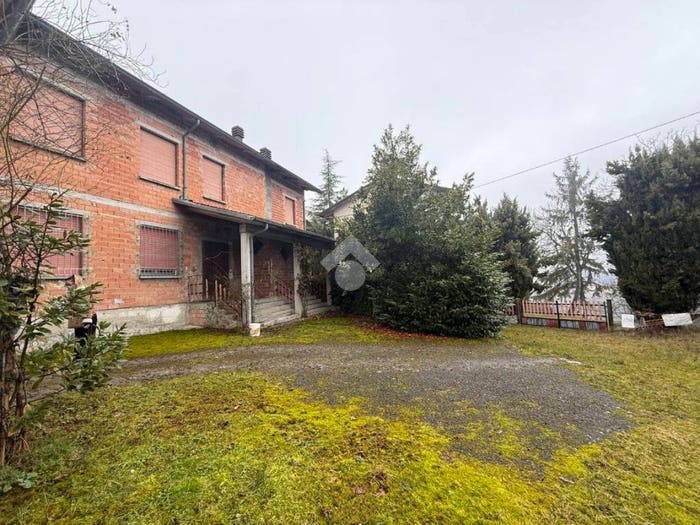 Casa trilocale in vendita in Via Caduti Libertà, Centro, Casina