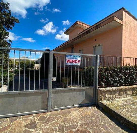 Casa con 6 locali in vendita in Via Cavour, Castrignano de' Greci