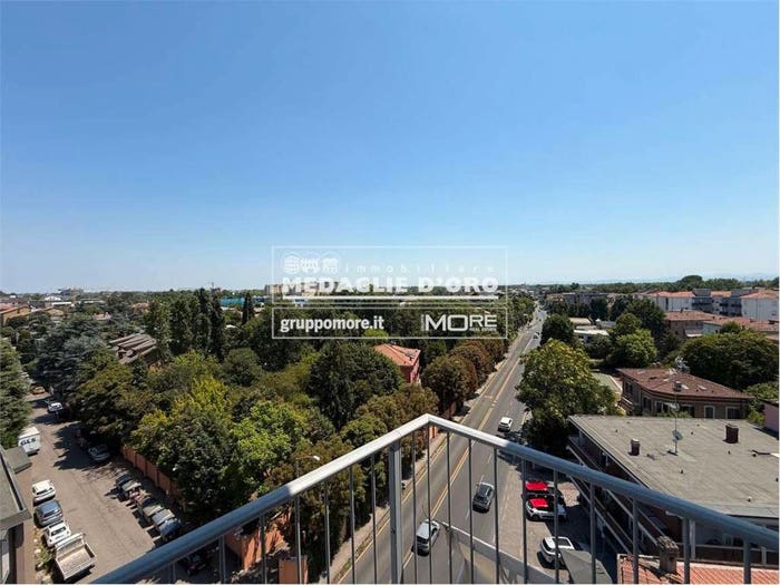 Appartamento con 6 locali in vendita in adze via Fregni, Sant'Agnese Università, Modena