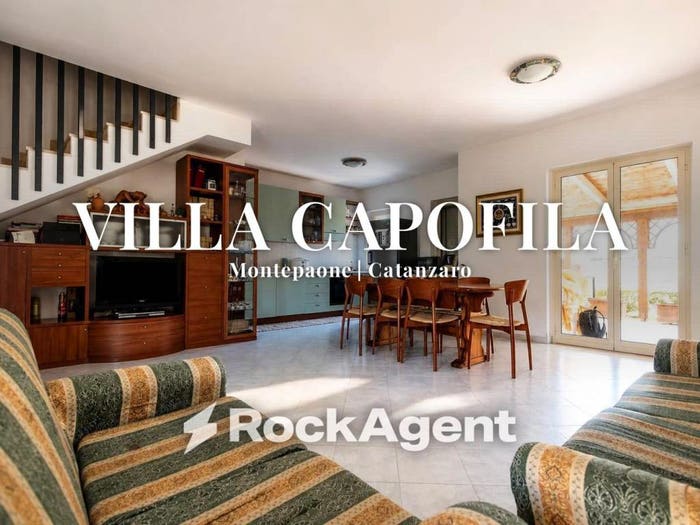 Casa con 6 locali in vendita in Piazza del Sole, Montepaone Lido, Montepaone
