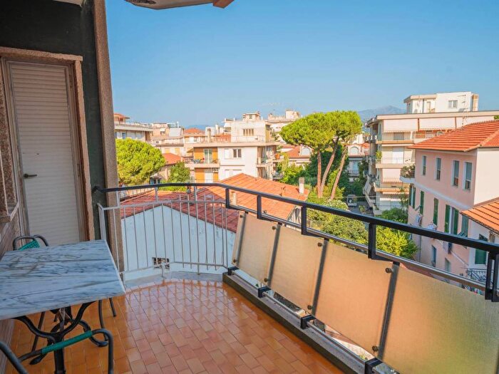 Appartamento bilocale in vendita in Via Regina Margherita, Centro, Bordighera