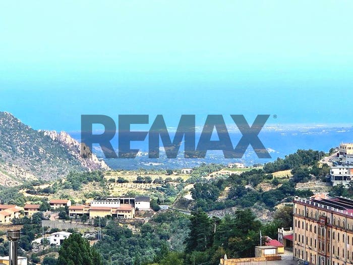 Casa con 6 locali in vendita in vico di via Siccardi, Centro, Lanusei