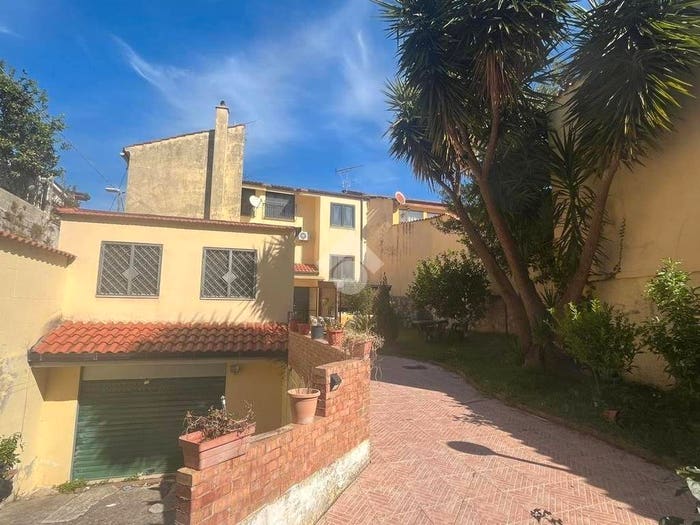 Casa quadrilocale in vendita in Via Carlo Pisacane, Centro, Baronissi