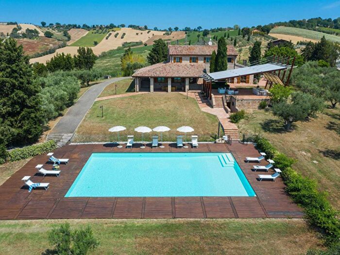 Casa con 6 locali in vendita in Strada del breccione, San Costanzo