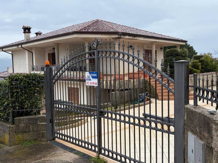 Casa con 6 locali in vendita in Via Municipio, Marano Marchesato