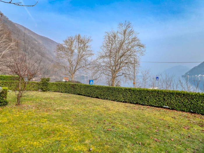 Appartamento trilocale in vendita in Via Casamora, Porto Ceresio