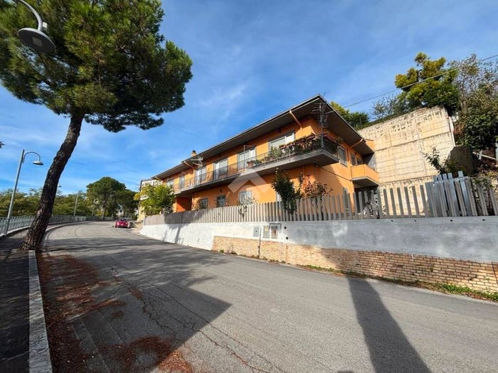 Appartamento trilocale in vendita in Viale Matteo da Canzano, Centro, Canzano