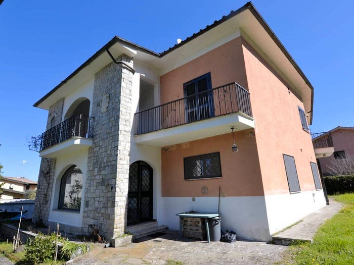 Casa con 5 locali in vendita in Via dei Cerri, Punta Del Lago, Ronciglione