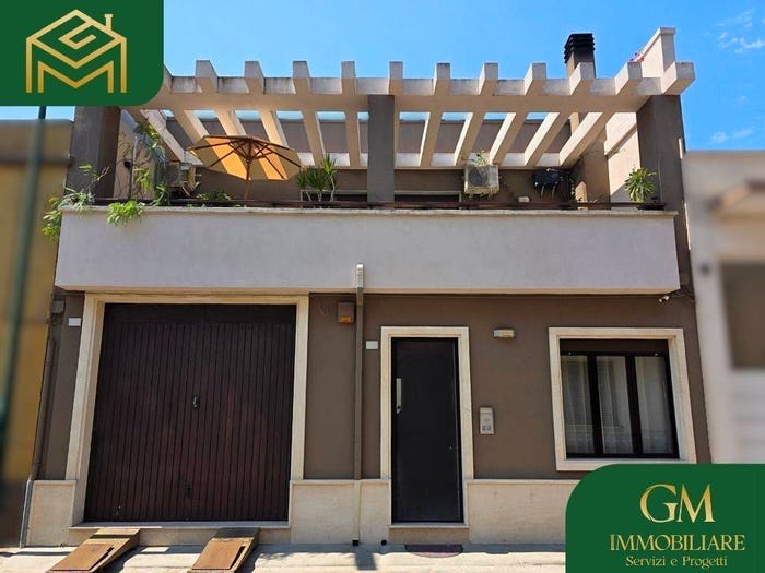 Casa con 6 locali in vendita in Collepasso