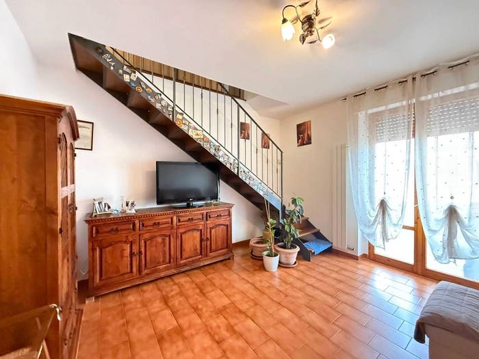 Appartamento con 6 locali in vendita in Via Marche, Centro, Buonconvento