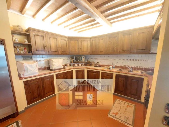 Appartamento con 6 locali in vendita in Via La Serra, Serra, Carmignano
