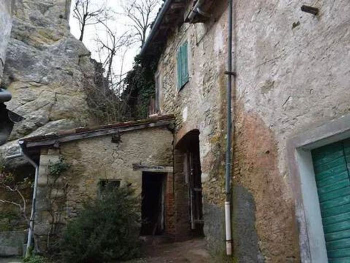 Casa con 6 locali in vendita in Guiglia