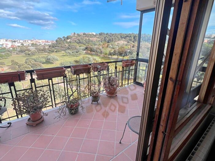 Appartamento con 6 locali in vendita in Via Diego Gregorio Cadello, Monte Claro, Cagliari