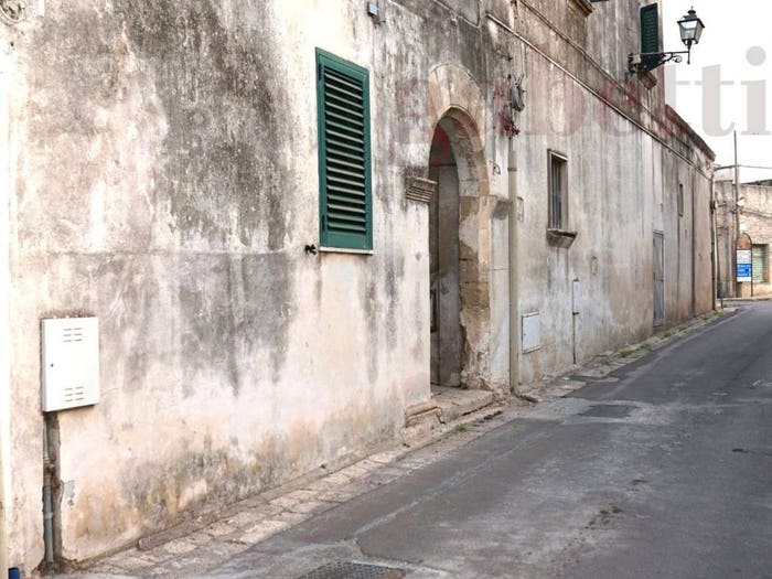 Casa con 6 locali in vendita in via supersano, Nociglia