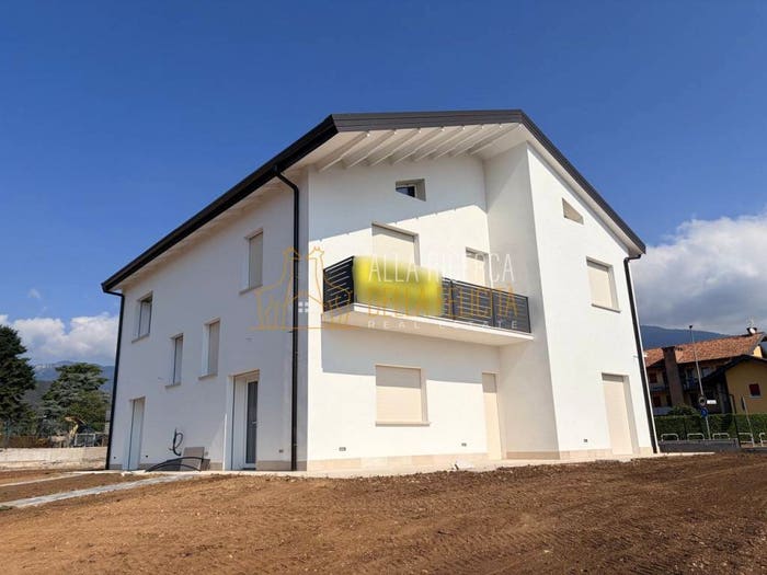 Casa quadrilocale in vendita in Via Monte Pasubio, Piovene Rocchette