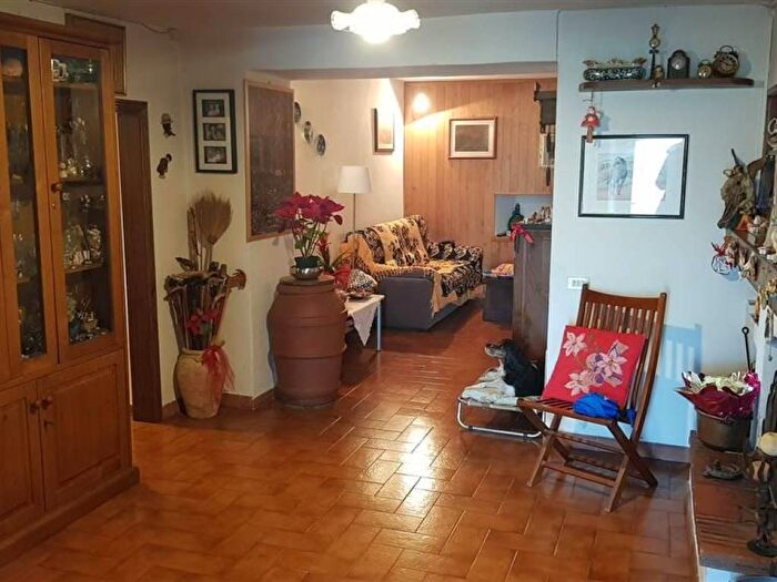 Casa con 6 locali in vendita in Serravalle Pistoiese