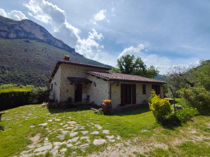 Casa con 6 locali in vendita in Ferentillo