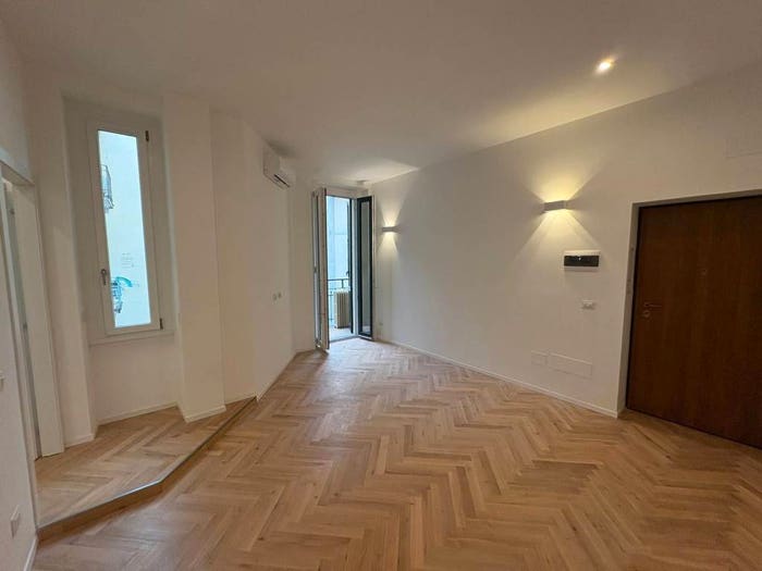 Appartamento bilocale in vendita in Corso San Gottardo, Milano