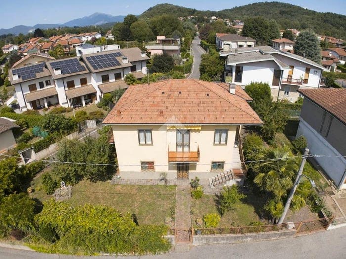 Casa con 6 locali in vendita in Via lombardia, Centro, Malnate