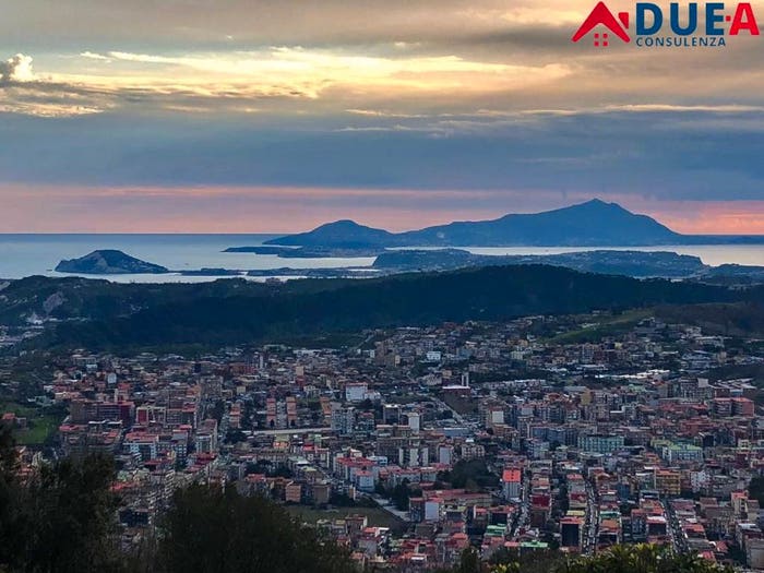Appartamento con 5 locali in vendita in Via Mandracchio a Nazareth, Camaldoli, Napoli