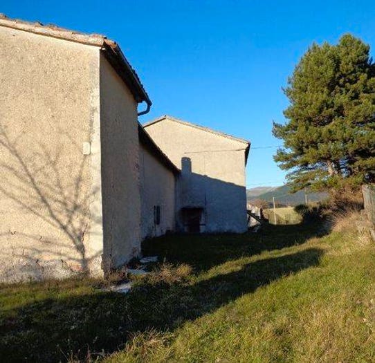 Casa con 6 locali in vendita in Bivio Marinelli, Centro, Fossato di Vico