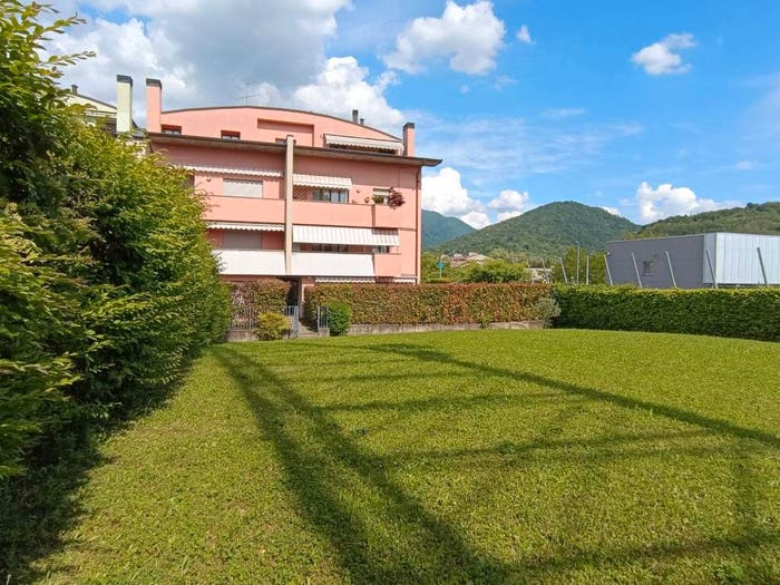 Casa quadrilocale in vendita in Via Provinciale, Centro, Alzano Lombardo