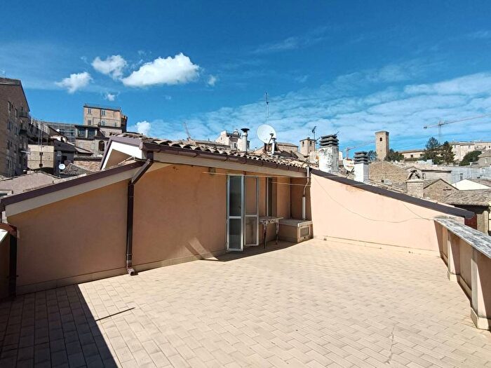 Casa con 6 locali in vendita in Via Visconti d'Oleggio, Centro, Fermo