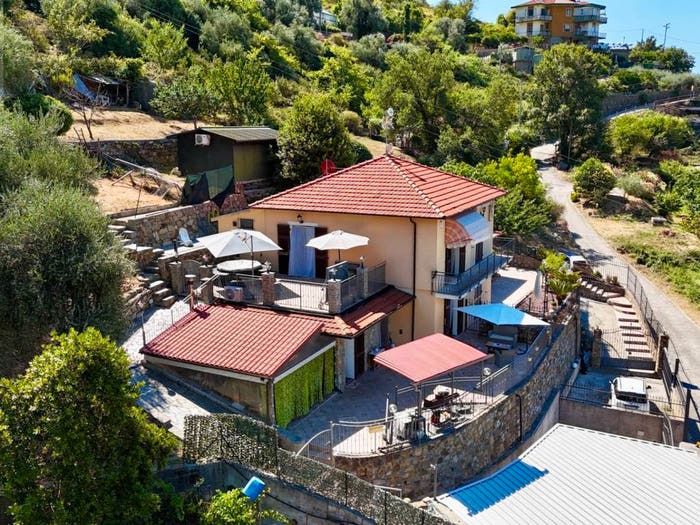 Casa quadrilocale in vendita in Strada San Donato Parà, Verezzo, Sanremo
