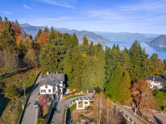 Casa con 6 locali in vendita in Viale Mottino, Alpino, Gignese