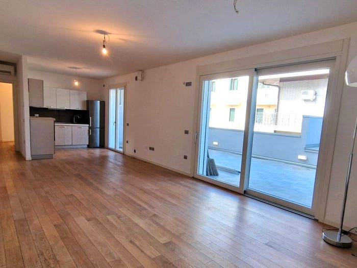 Appartamento quadrilocale in vendita in Via Venticinque Aprile, Mejaniga, Cadoneghe
