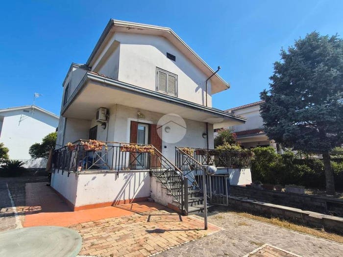 Casa con 5 locali in vendita in Via Madonna del Pantano, Varcaturo, Giugliano in Campania