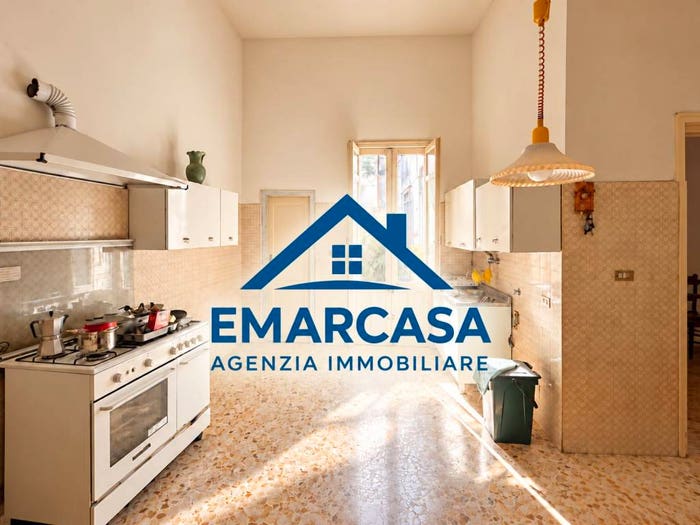 Appartamento con 6 locali in vendita in Via Giuseppe Garibaldi, Martano