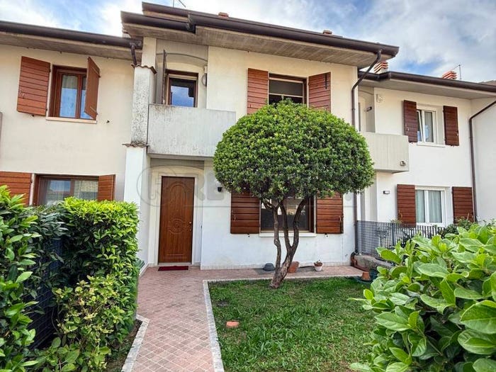 Casa con 6 locali in vendita in Via Giovanni Giolitti, Montecchio Maggiore Alte Ceccato, Montecchio Maggiore