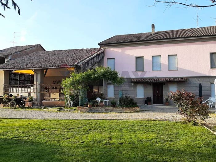 Casa con 6 locali in vendita in Via Mazzini, Alluvioni Cambiò, Alluvioni Piovera