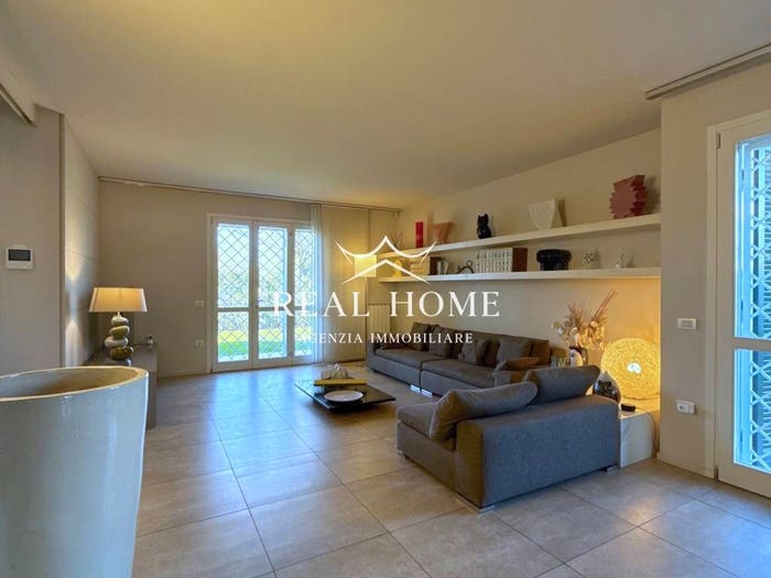 Casa con 6 locali in vendita in Via Piave, Centro, Agliana