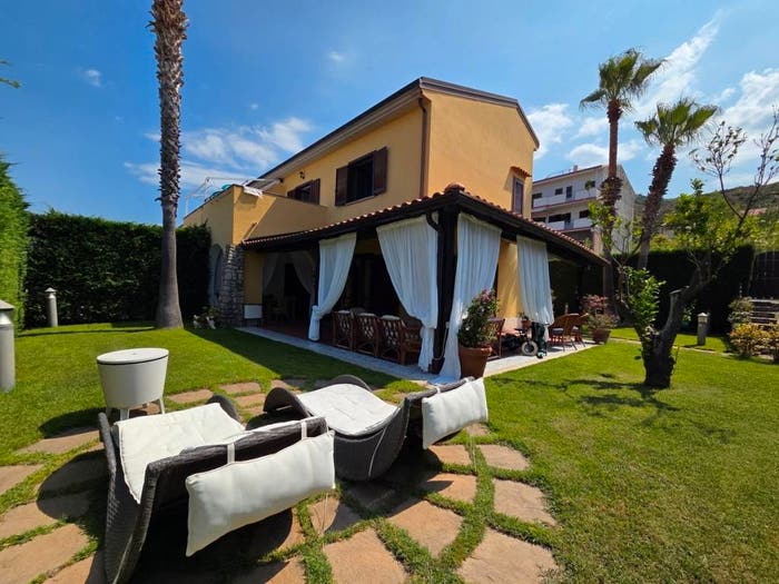 Casa con 6 locali in vendita in Strada Statale Tirrena Inferiore, Sangineto Lido, Sangineto