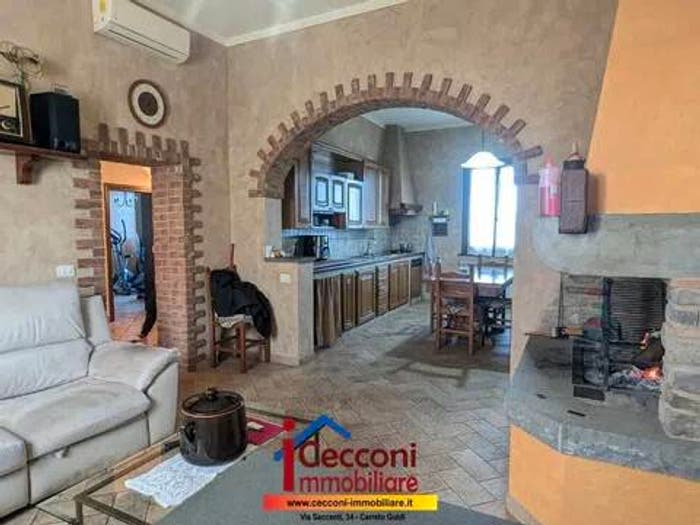 Appartamento con 5 locali in vendita in Cerreto Guidi